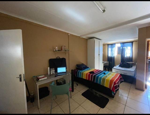 8 BEDROOM HOUSE FOR SALE IN HURST HILL